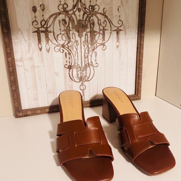 Elegant Nine West Brown Block Heel Sandals - Picture 5 of 6